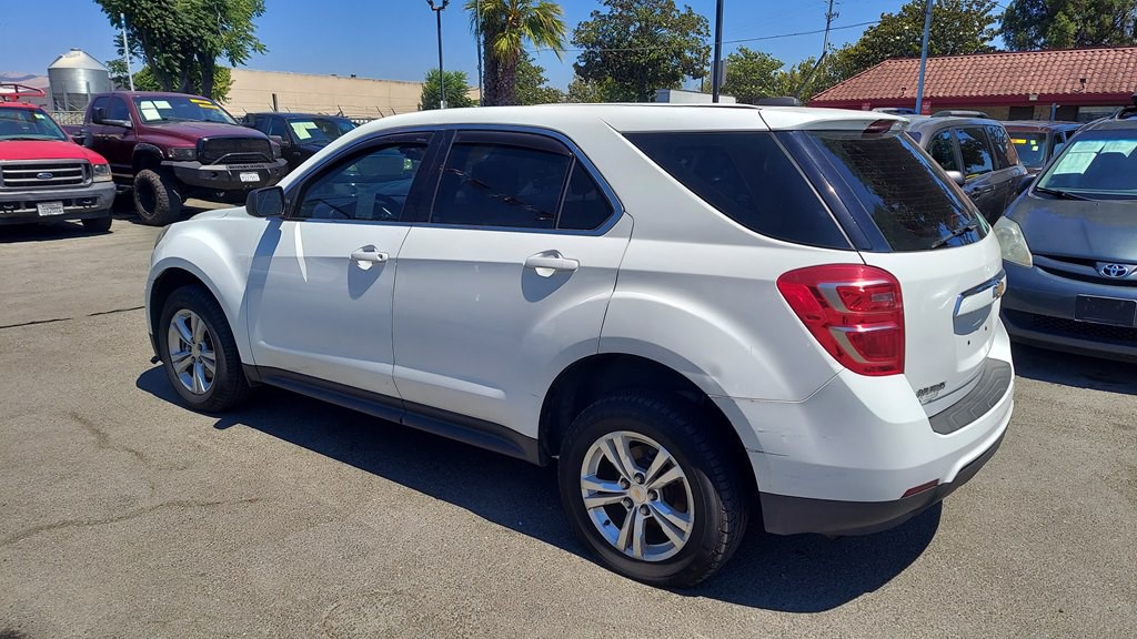 2017 Chevrolet Equinox Image 2