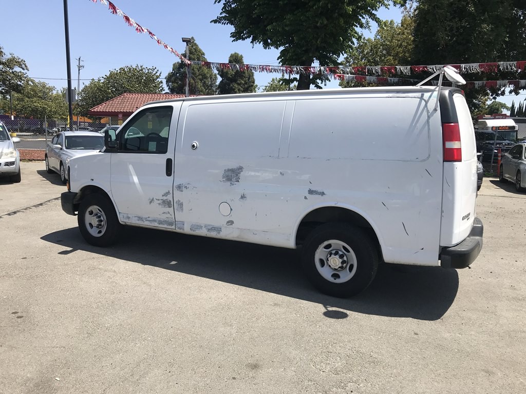 2013 Chevrolet Express Image 2
