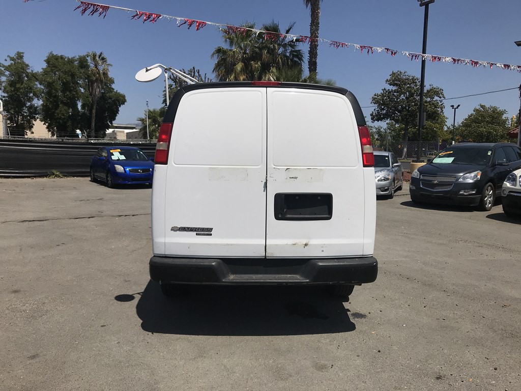 2013 Chevrolet Express Image 3