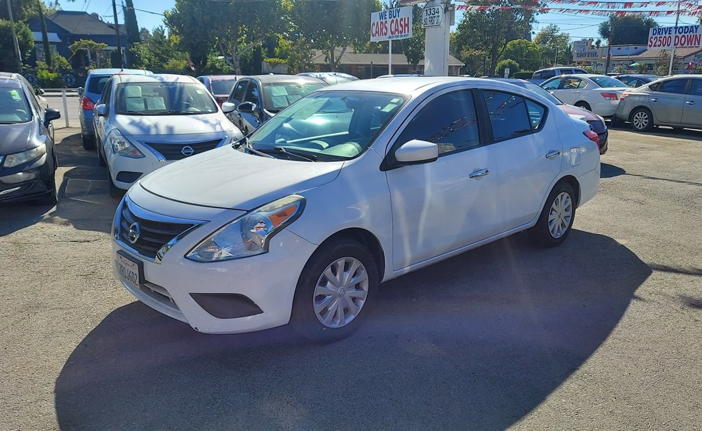 2016 Nissan Versa Image 1