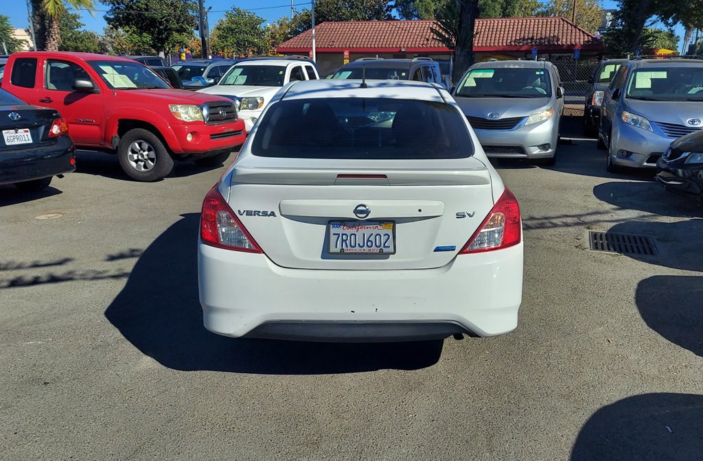 2016 Nissan Versa Image 4