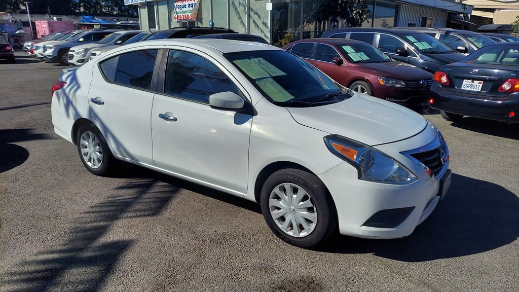 2016 Nissan Versa Image 6