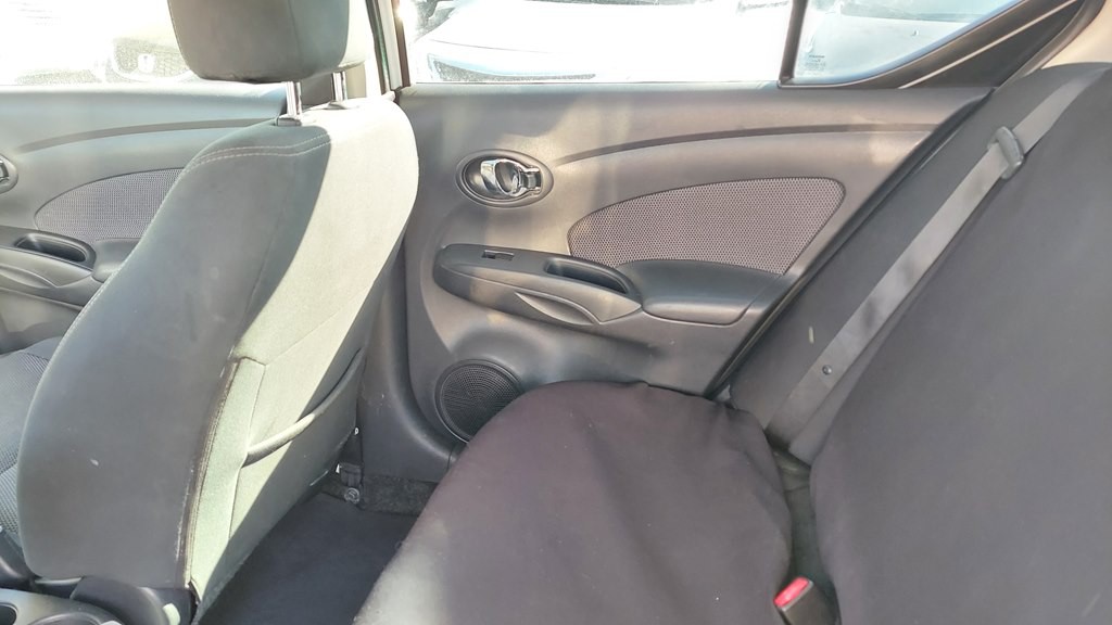 2016 Nissan Versa Image 9
