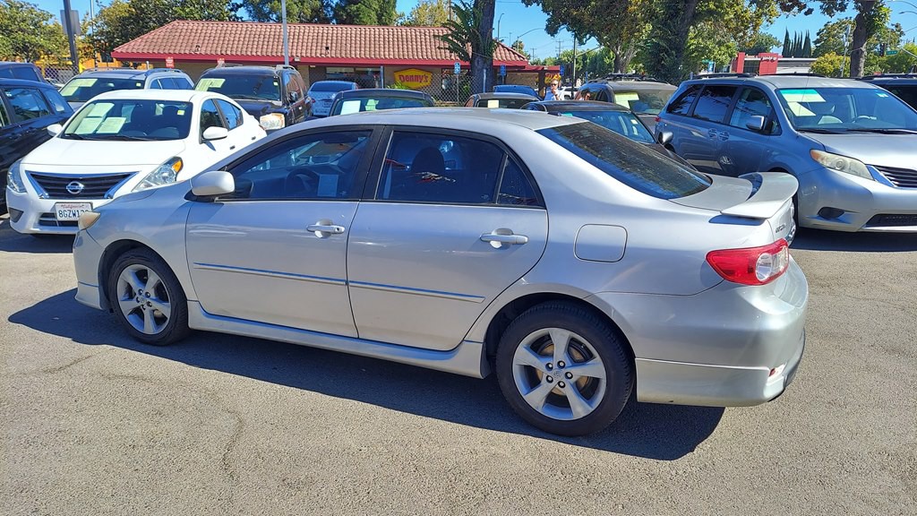 2011 Toyota Corolla Image 2
