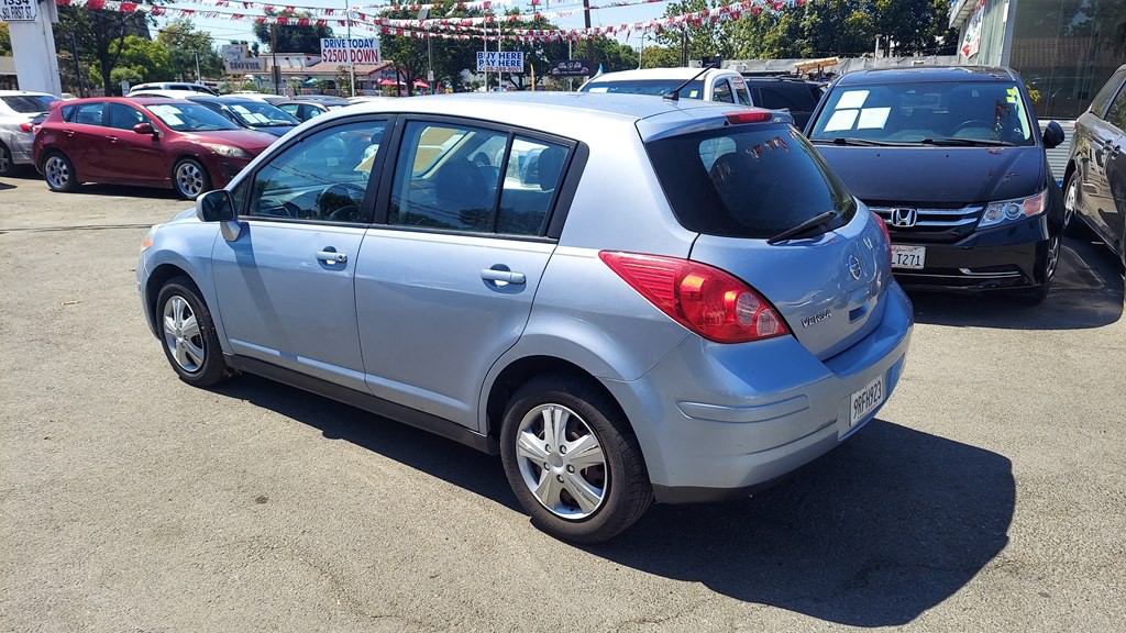 2011 Nissan Versa Image 3