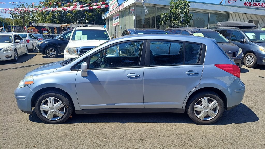 2011 Nissan Versa Image 2