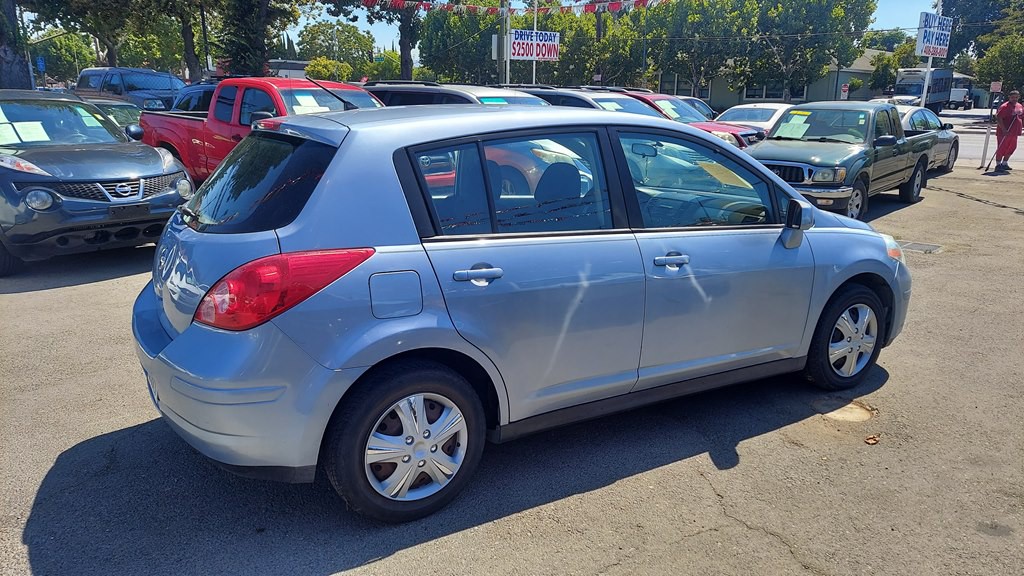 2011 Nissan Versa Image 5