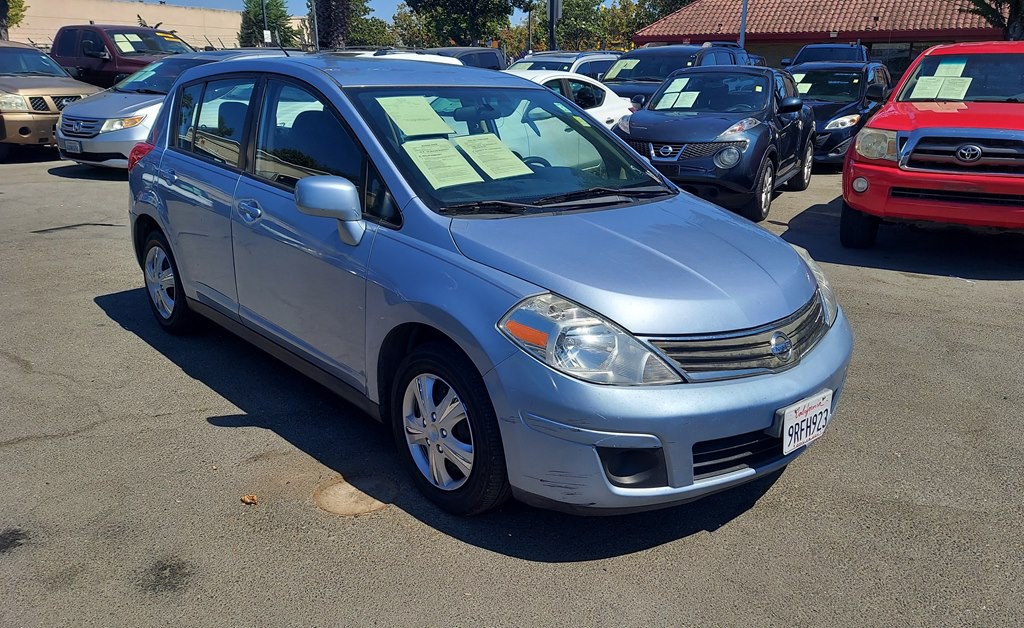 2011 Nissan Versa Image 6