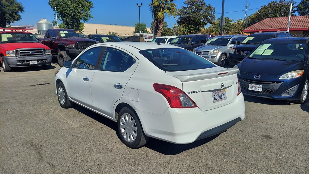 2017 Nissan Versa Image 2