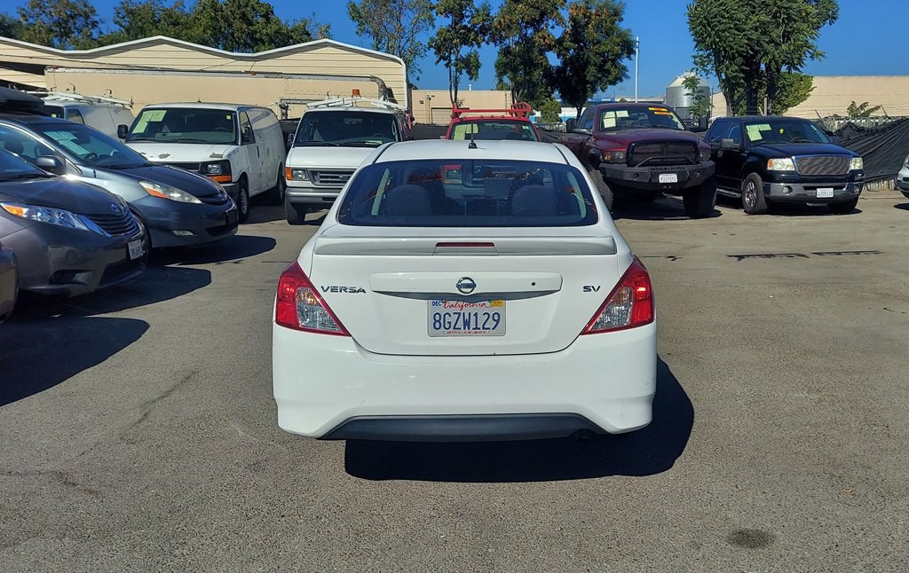 2017 Nissan Versa Image 3