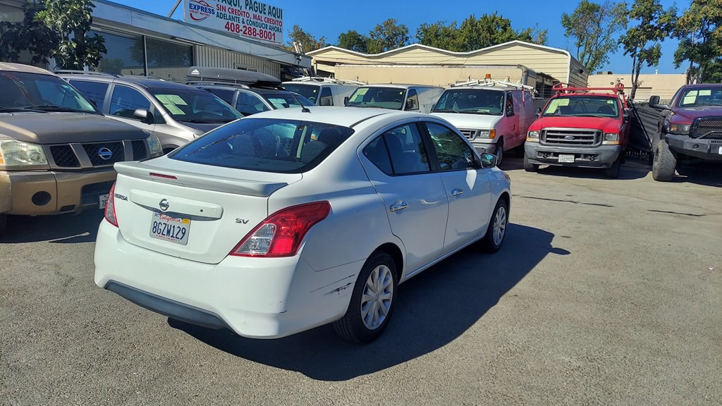 2017 Nissan Versa Image 4