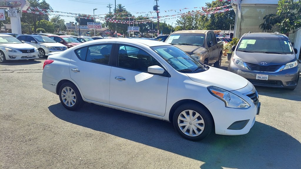 2017 Nissan Versa Image 5