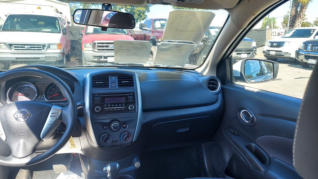 2017 Nissan Versa Image 9