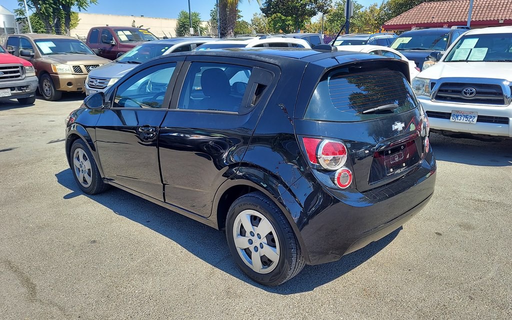 2016 Chevrolet Sonic Image 3