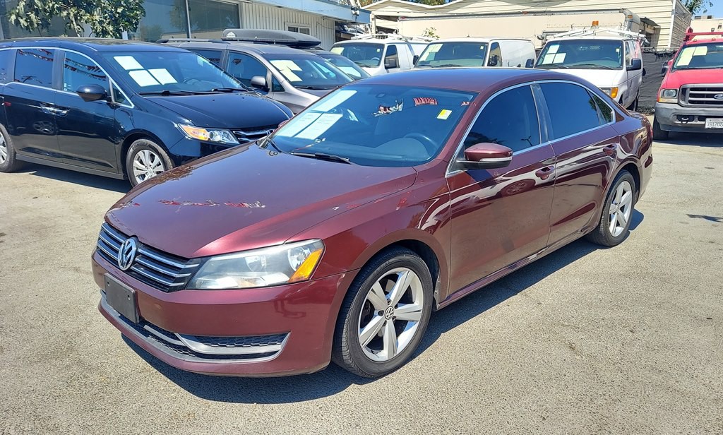 2013 Volkswagen Passat Image 1