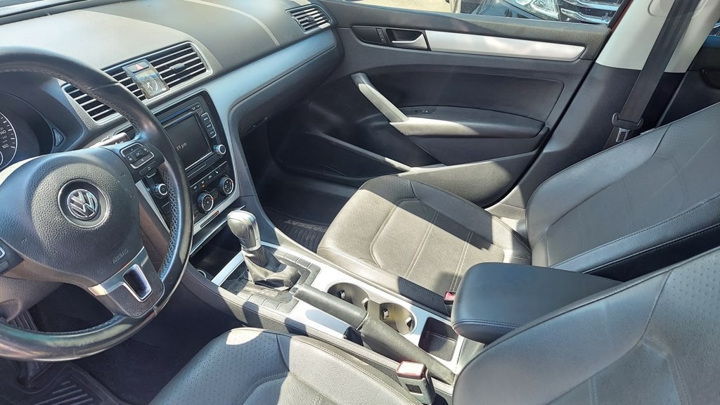 2013 Volkswagen Passat Image 8