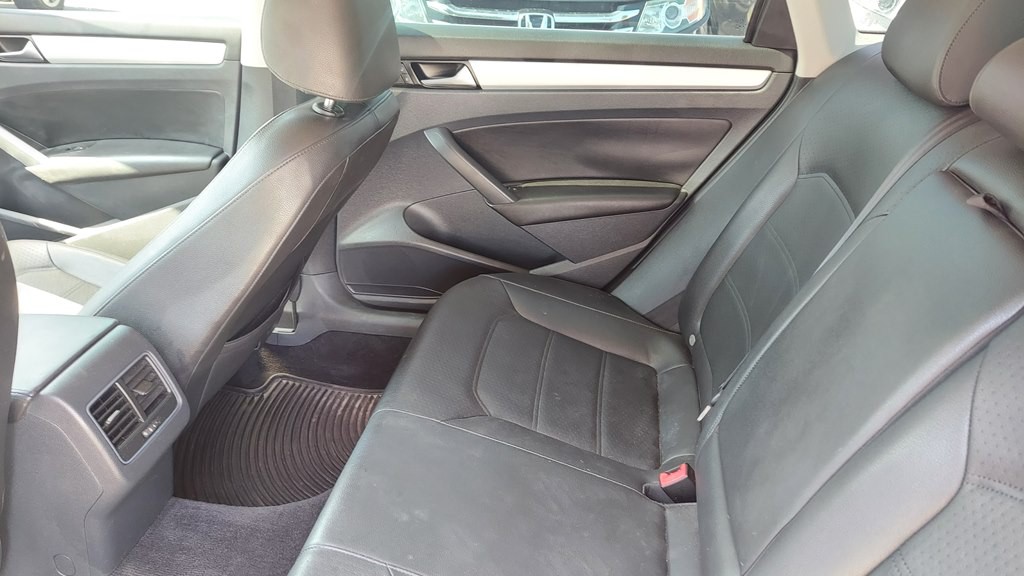 2013 Volkswagen Passat Image 9