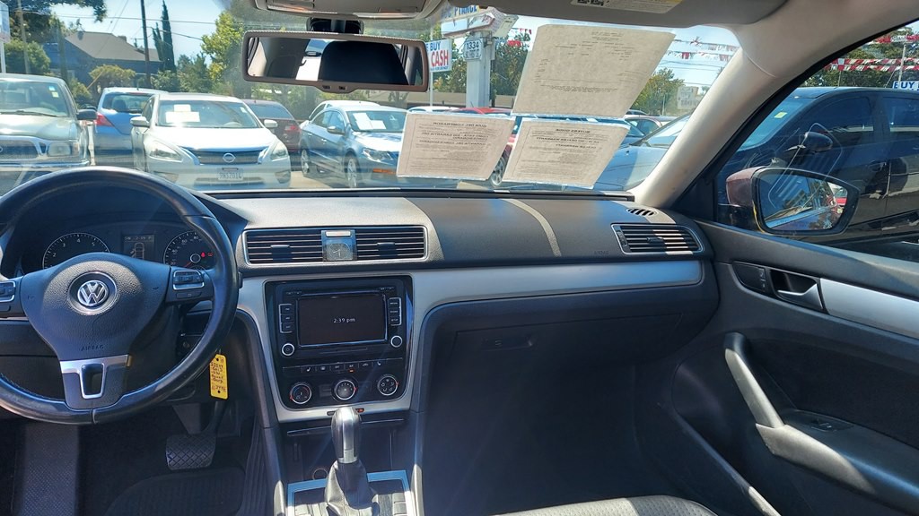 2013 Volkswagen Passat Image 11