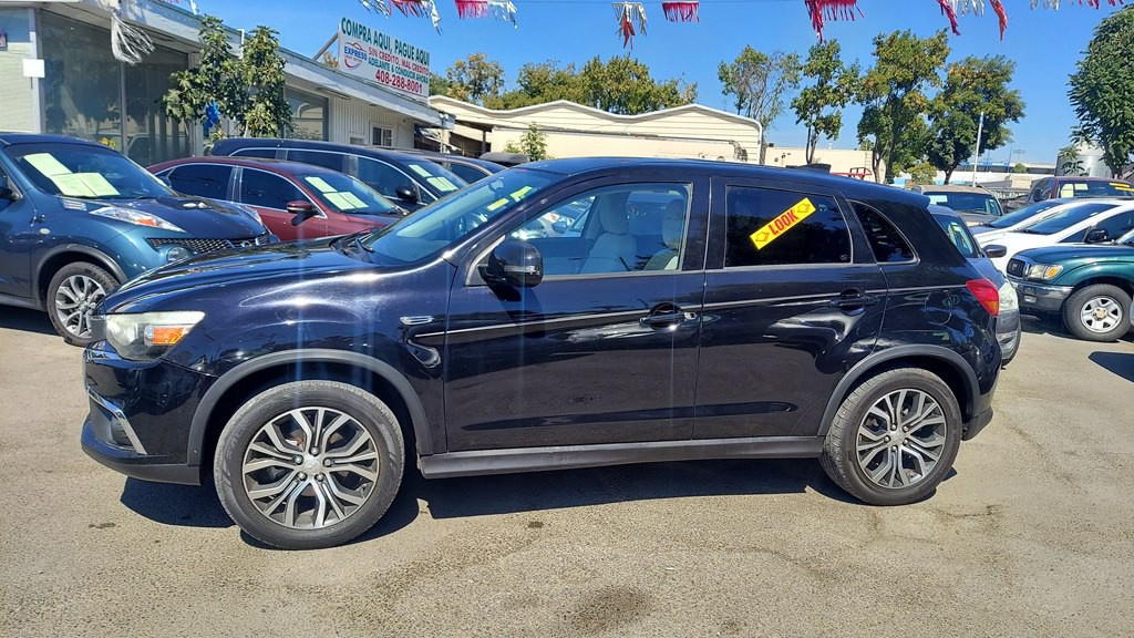 2017 Mitsubishi Outlander Image 2