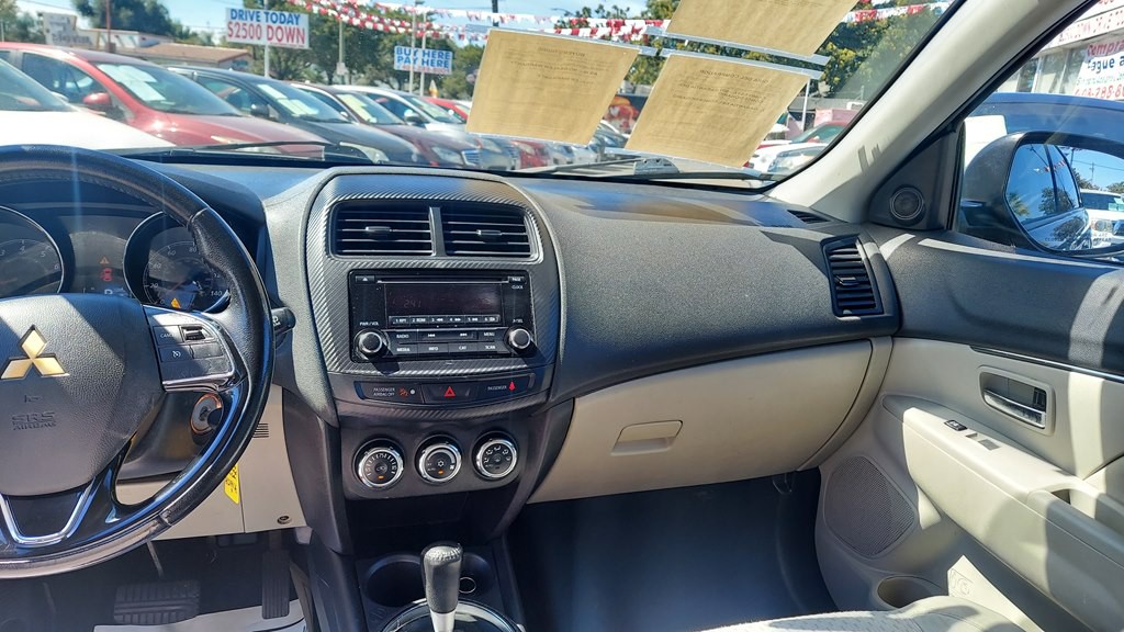 2017 Mitsubishi Outlander Image 12