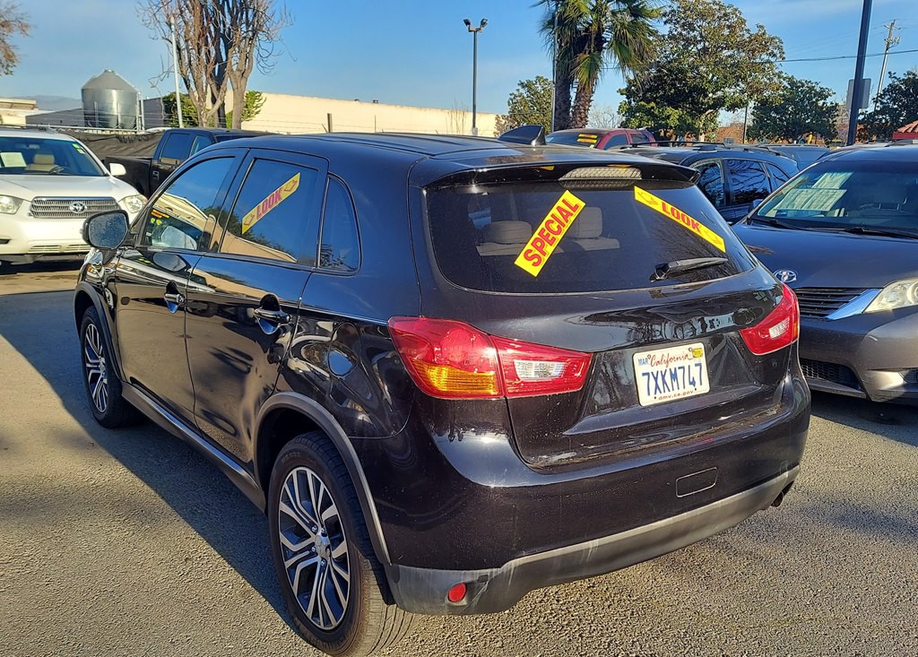 2017 Mitsubishi Outlander Image 2