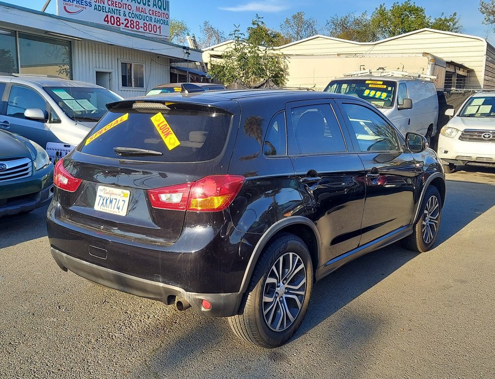 2017 Mitsubishi Outlander Image 3