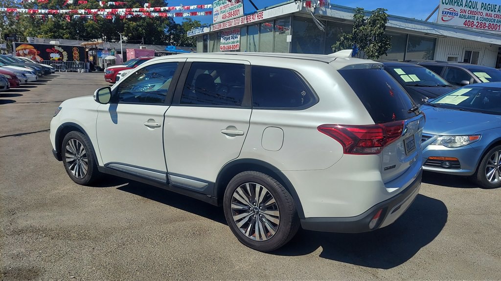 2019 Mitsubishi Outlander Image 3