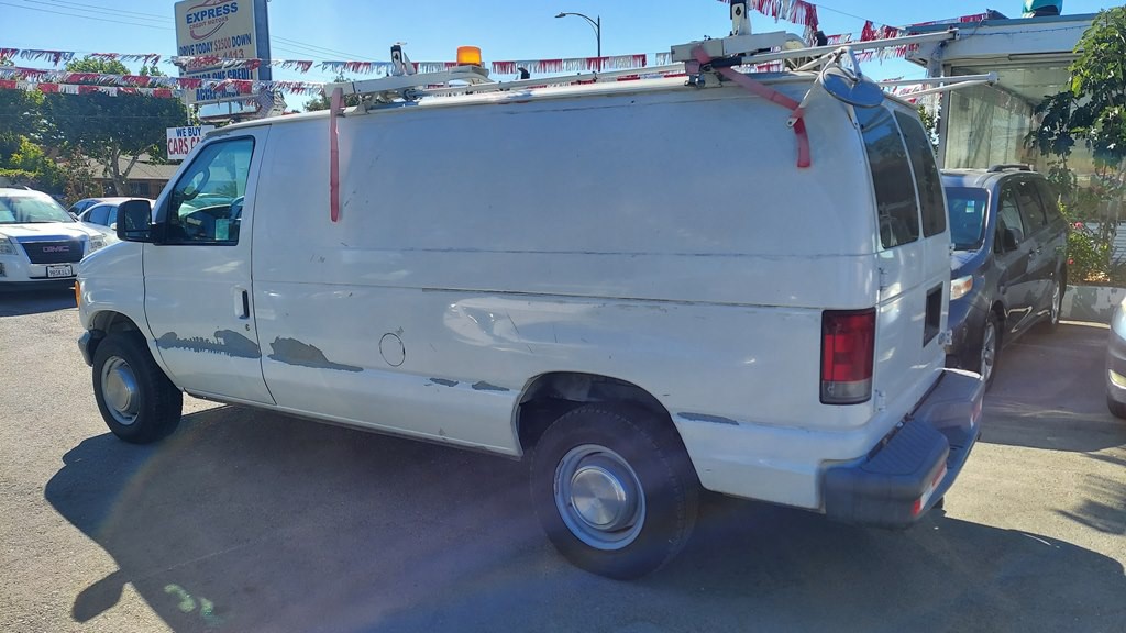 2007 Ford Econoline Image 2