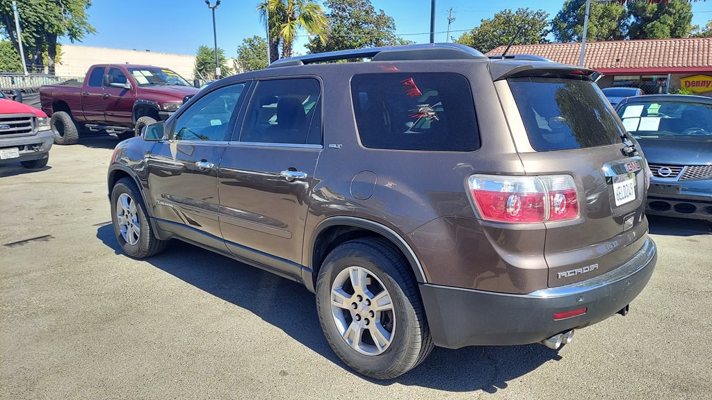2008 GMC Acadia Image 2