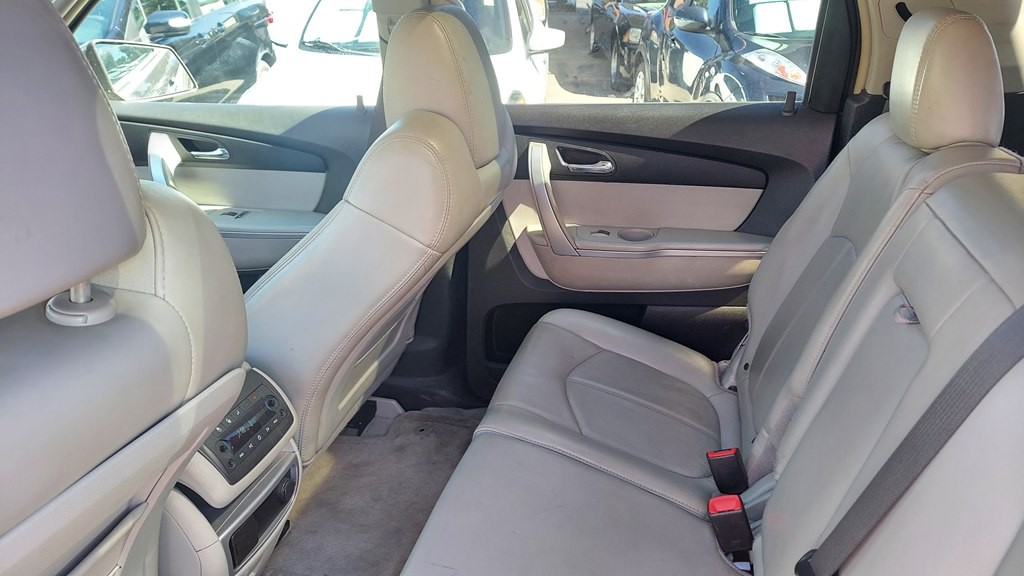 2008 GMC Acadia Image 8