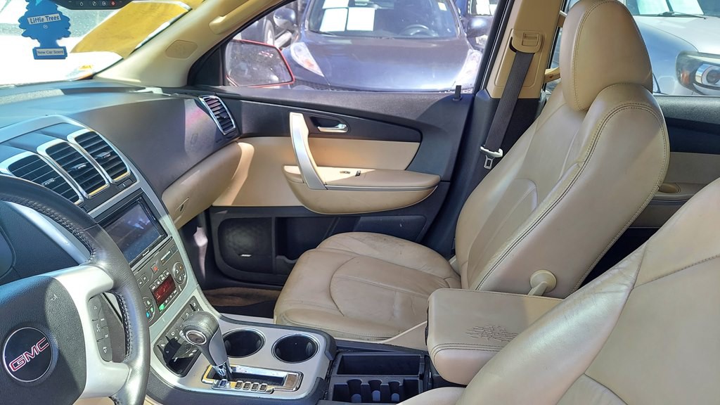 2010 GMC Acadia Image 8
