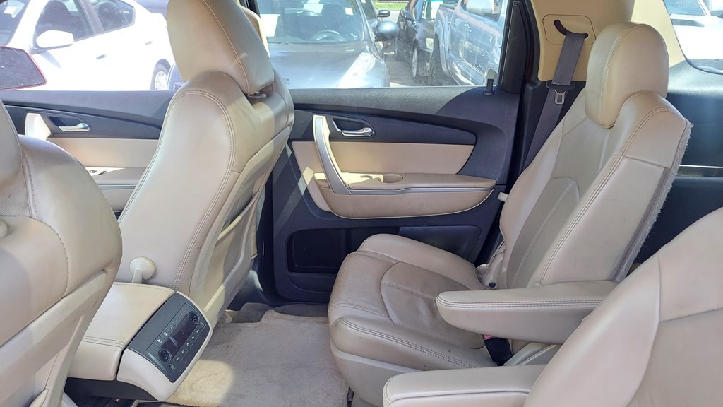 2010 GMC Acadia Image 9