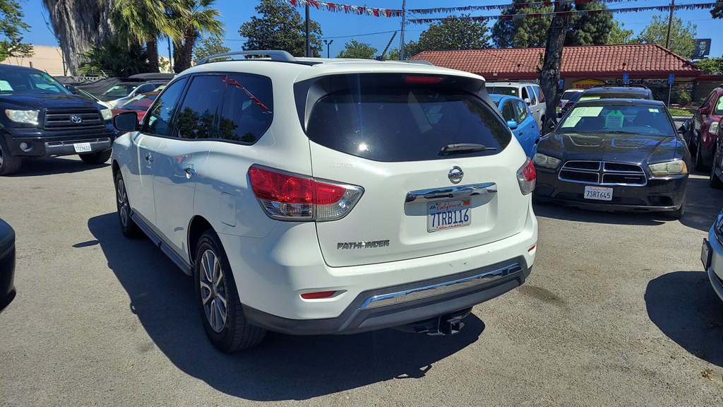 2016 Nissan Pathfinder Image 2