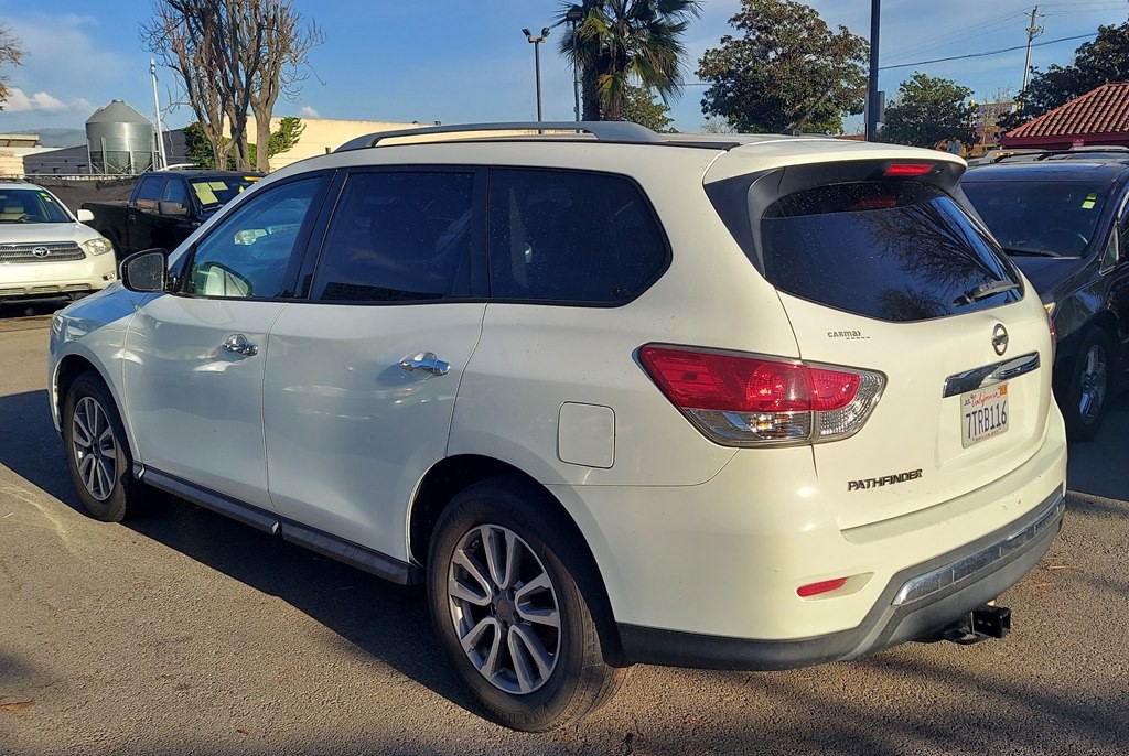 2016 Nissan Pathfinder Image 2
