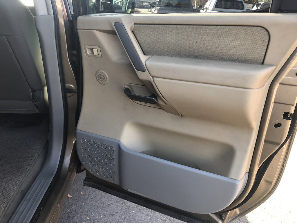 2004 Nissan Titan Image 7
