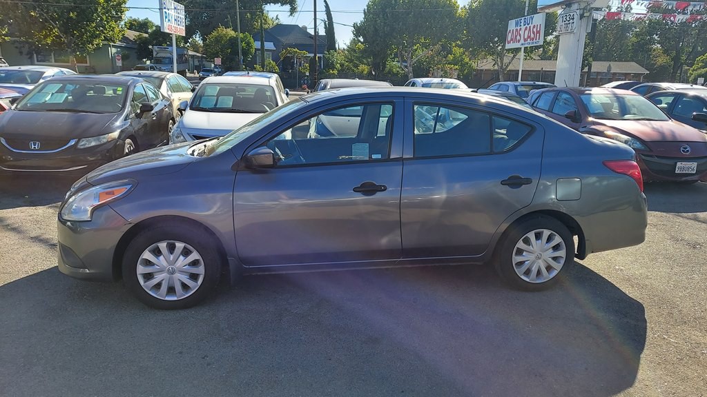 2016 Nissan Versa Image 2