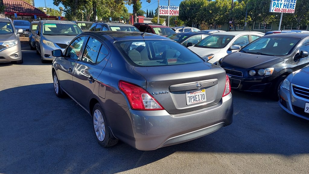 2016 Nissan Versa Image 3