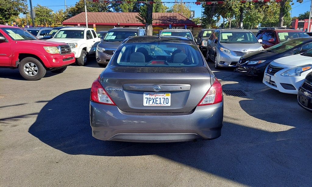 2016 Nissan Versa Image 4