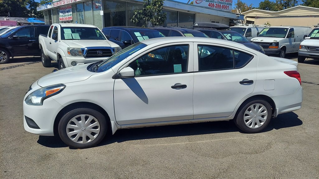 2017 Nissan Versa Image 2
