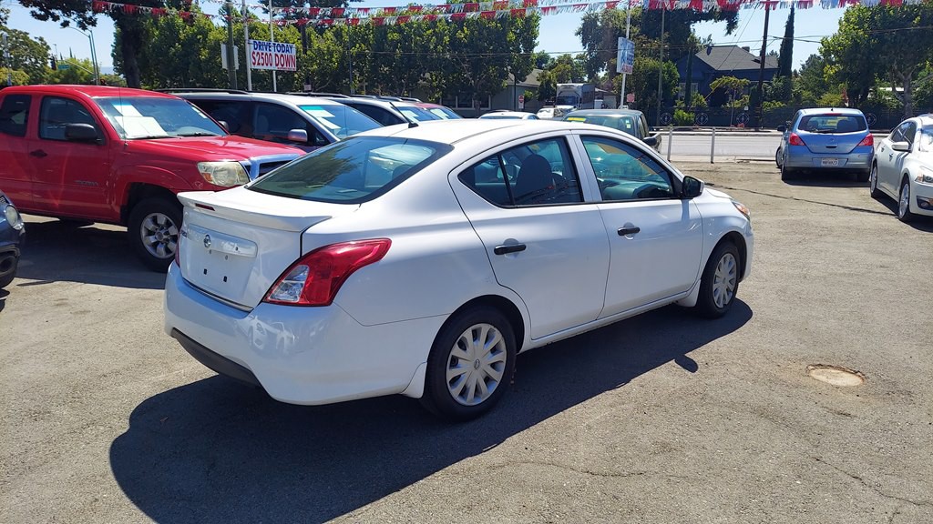 2017 Nissan Versa Image 5