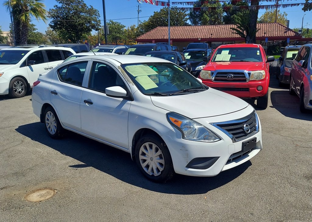 2017 Nissan Versa Image 7