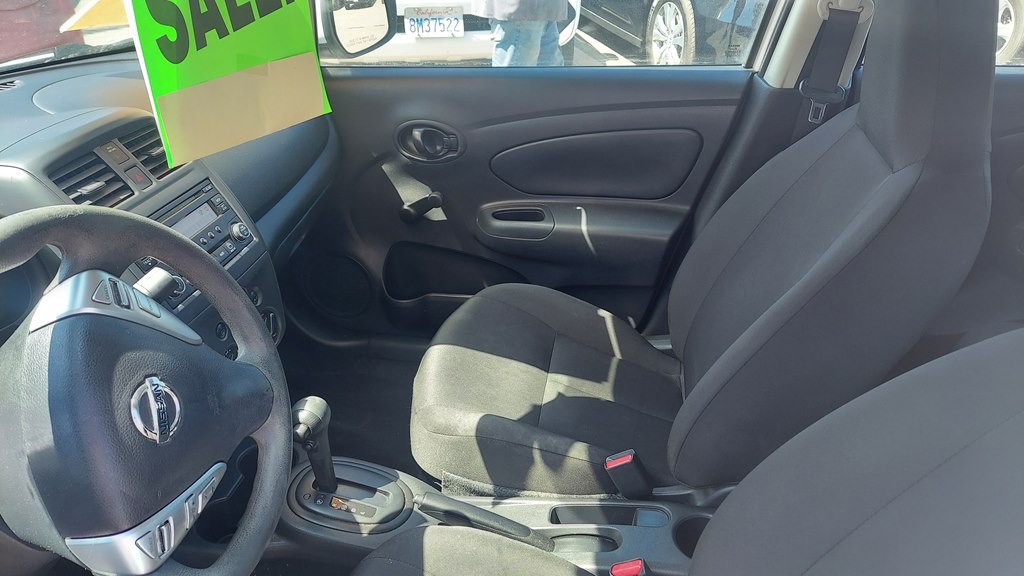 2017 Nissan Versa Image 9