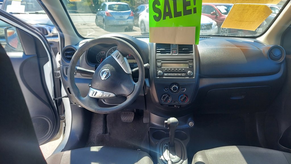 2017 Nissan Versa Image 11
