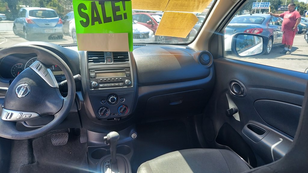 2017 Nissan Versa Image 12