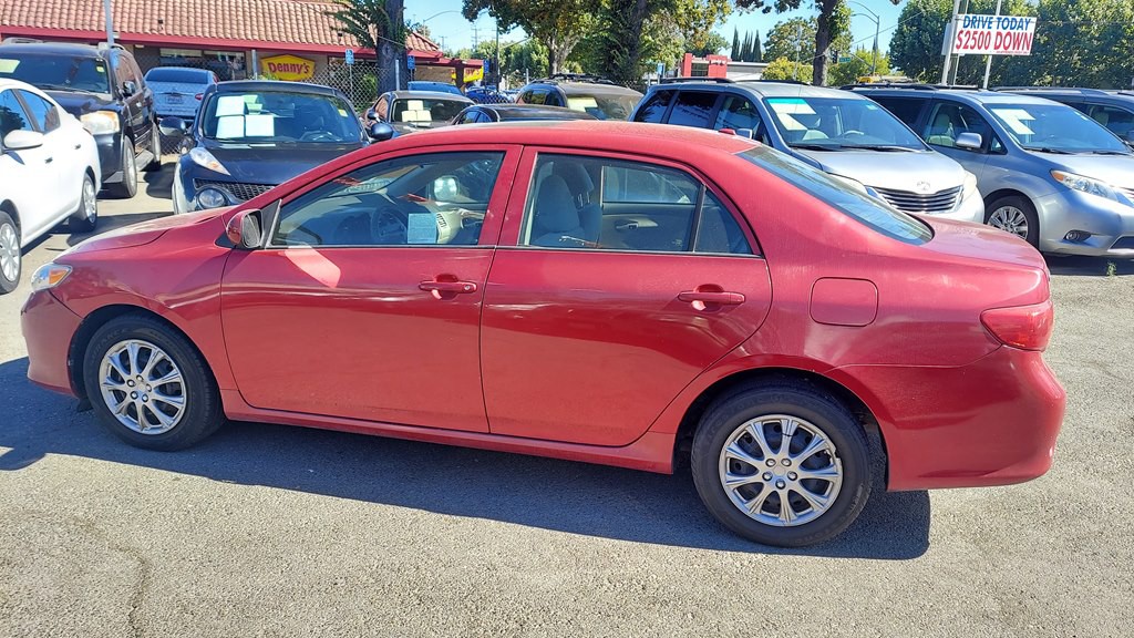 2010 Toyota Corolla Image 2