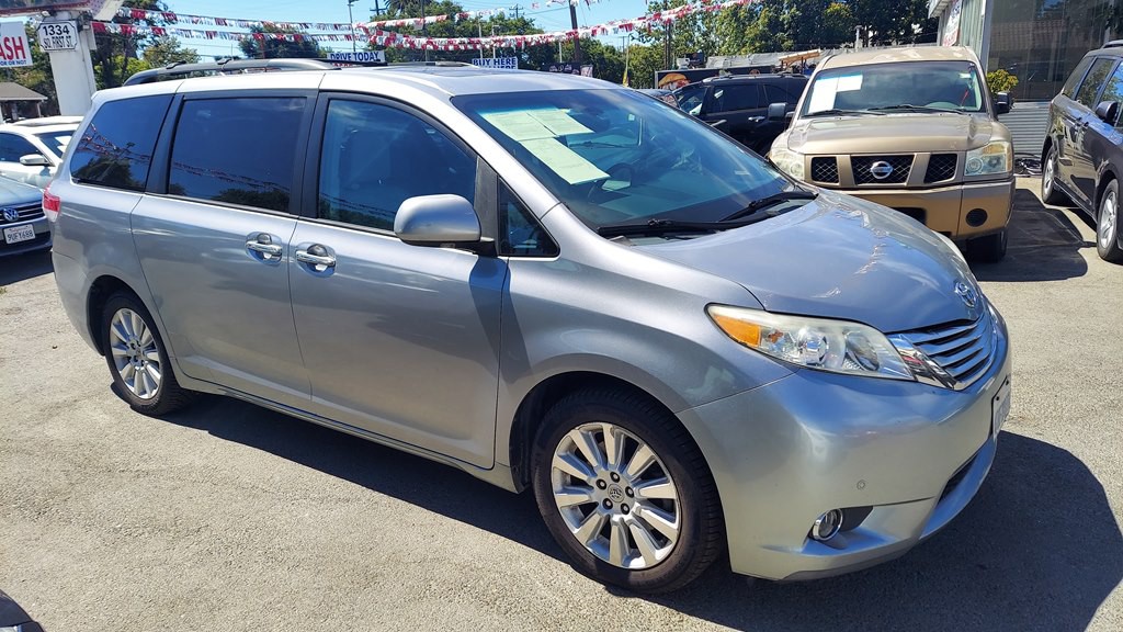 2011 Toyota Sienna Image 6