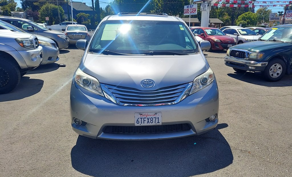 2011 Toyota Sienna Image 7