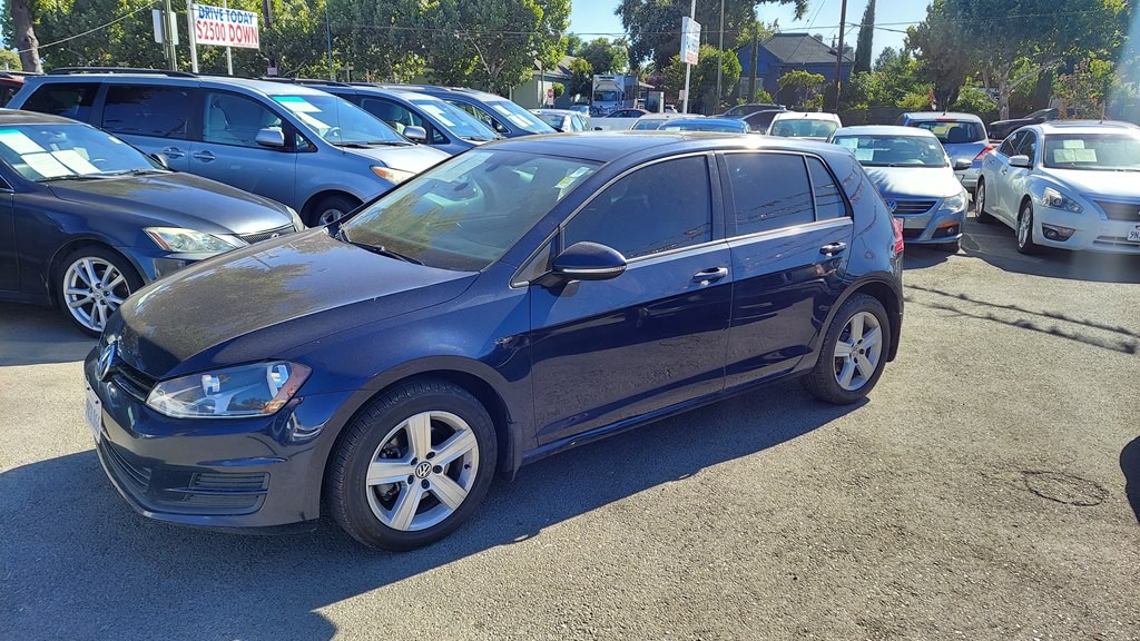 2017 Volkswagen Golf Image 1