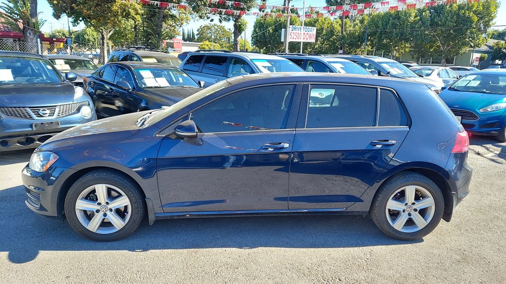 2017 Volkswagen Golf Image 2