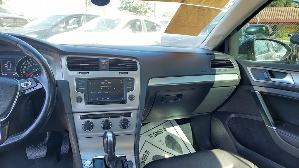 2017 Volkswagen Golf Image 11
